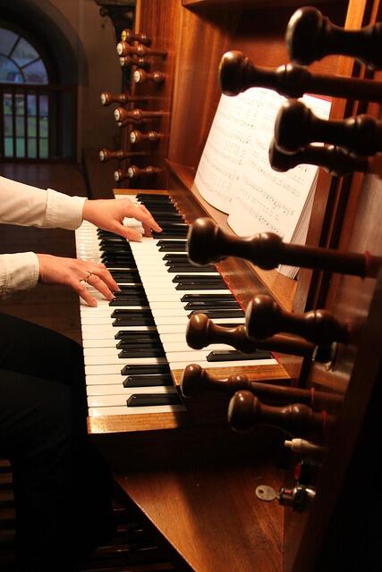 2026-01-19_15-17-51-bild_orgel_kostenlos_pixabay_organ-7103542_640