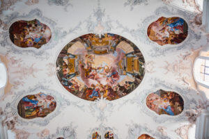 2026-03-10_14-05-38-wi_kirche_decke