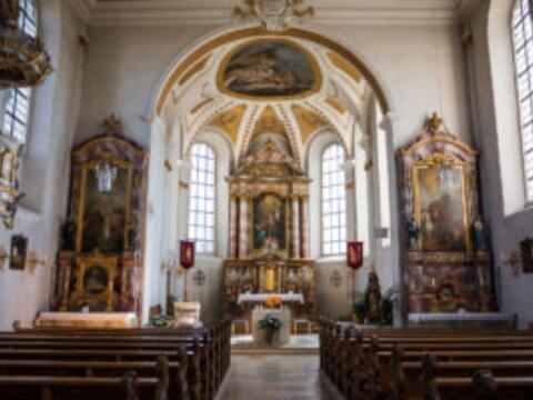 2026-03-10_14-06-54-wu_kirche_innen_2