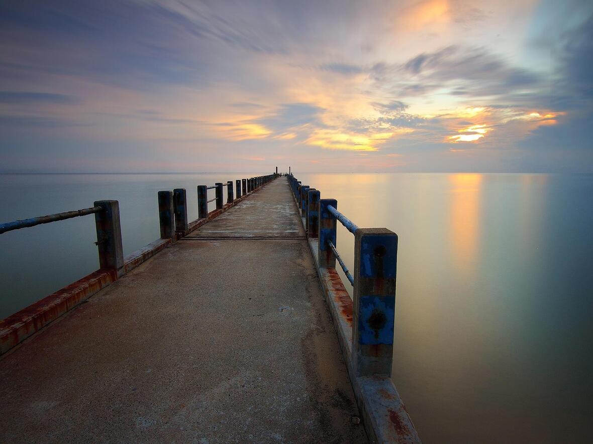 Sonnenuntergang mit Steg
