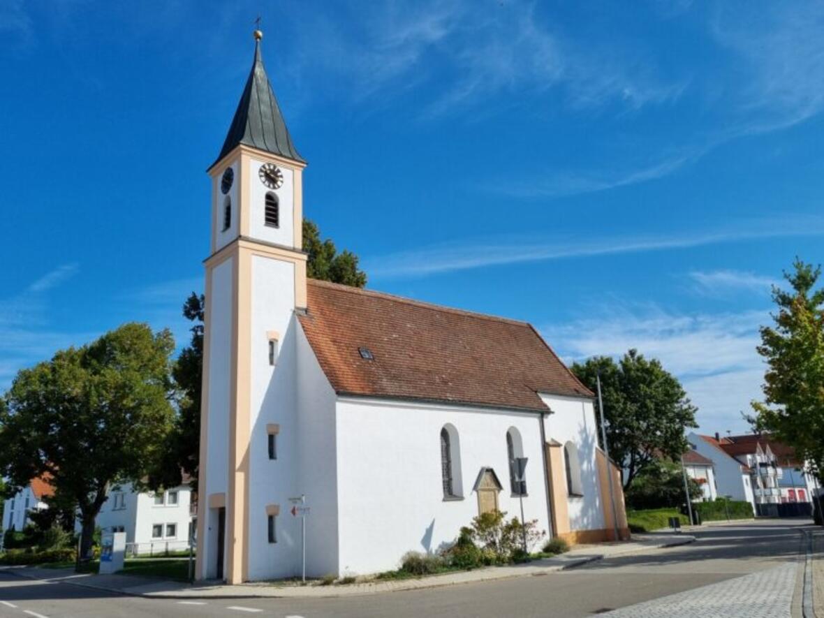 2026-03-18_08-43-42-st-wolfgangskapelle-aussenansicht-768x576