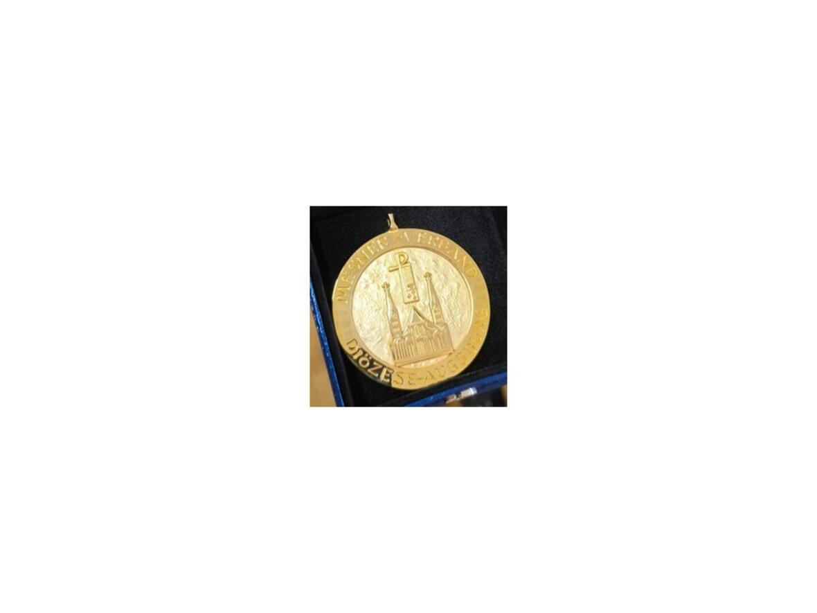 2026-06-03_08-57-33-au_verabschiedung_mesner_medaille_31052026_4zu3